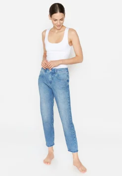 Boyfriend Jeans with rhinestones