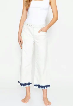 Cropped culotte jeans with batik print