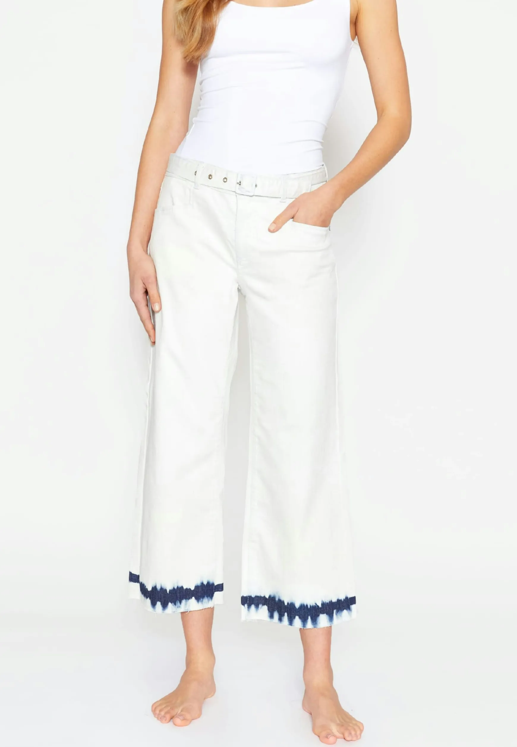 Cropped culotte jeans with batik print