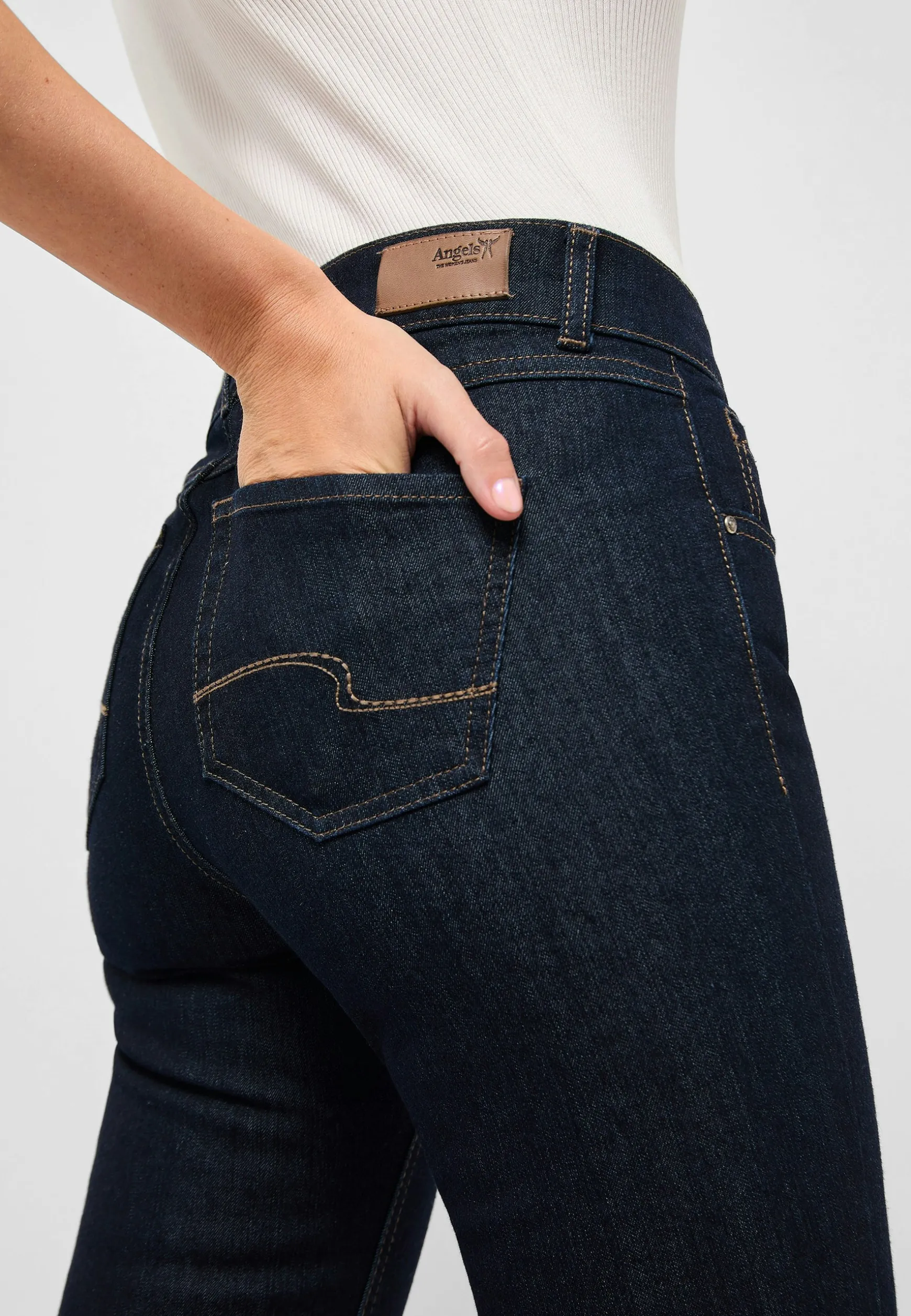 Jeans Cici with sporty denim