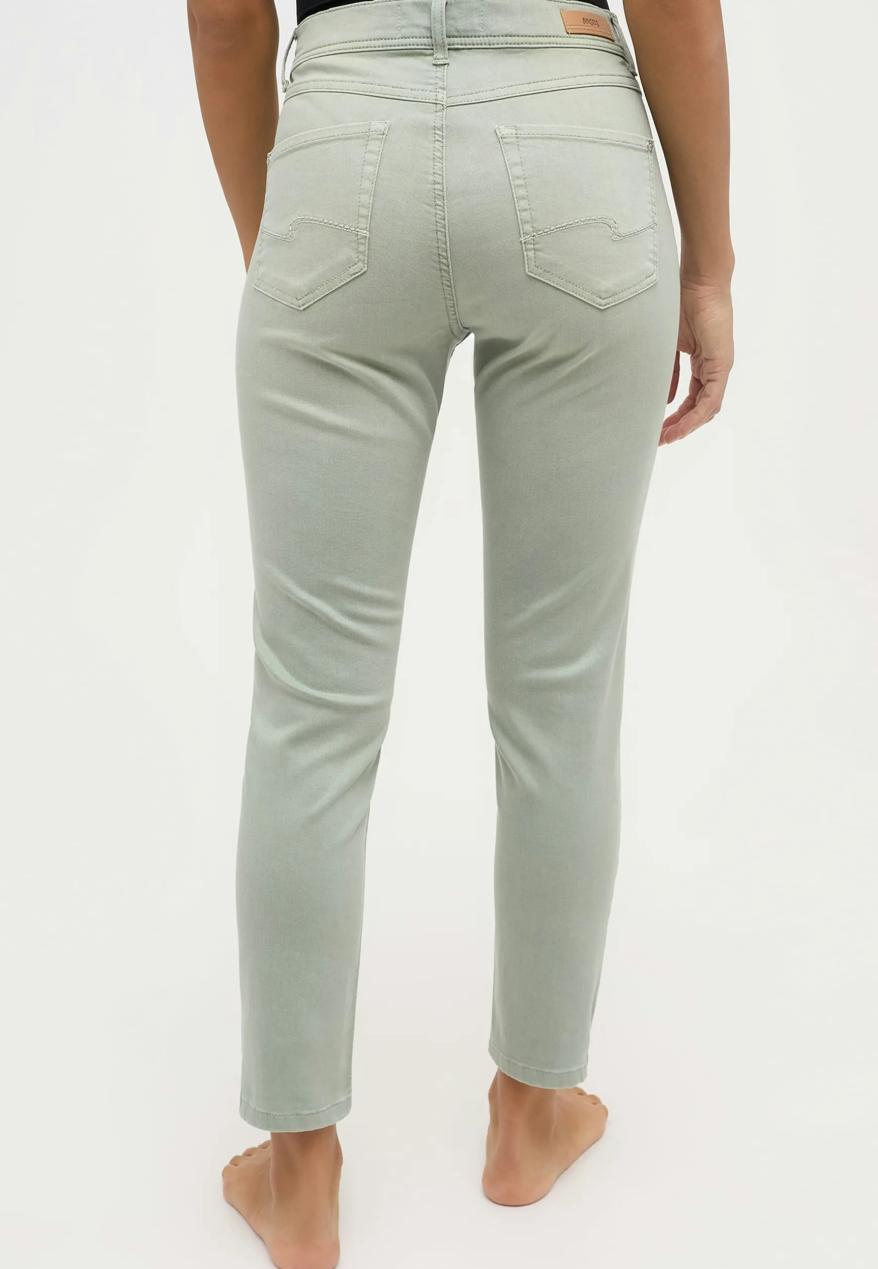 Jeans Ornella with distressed wash
