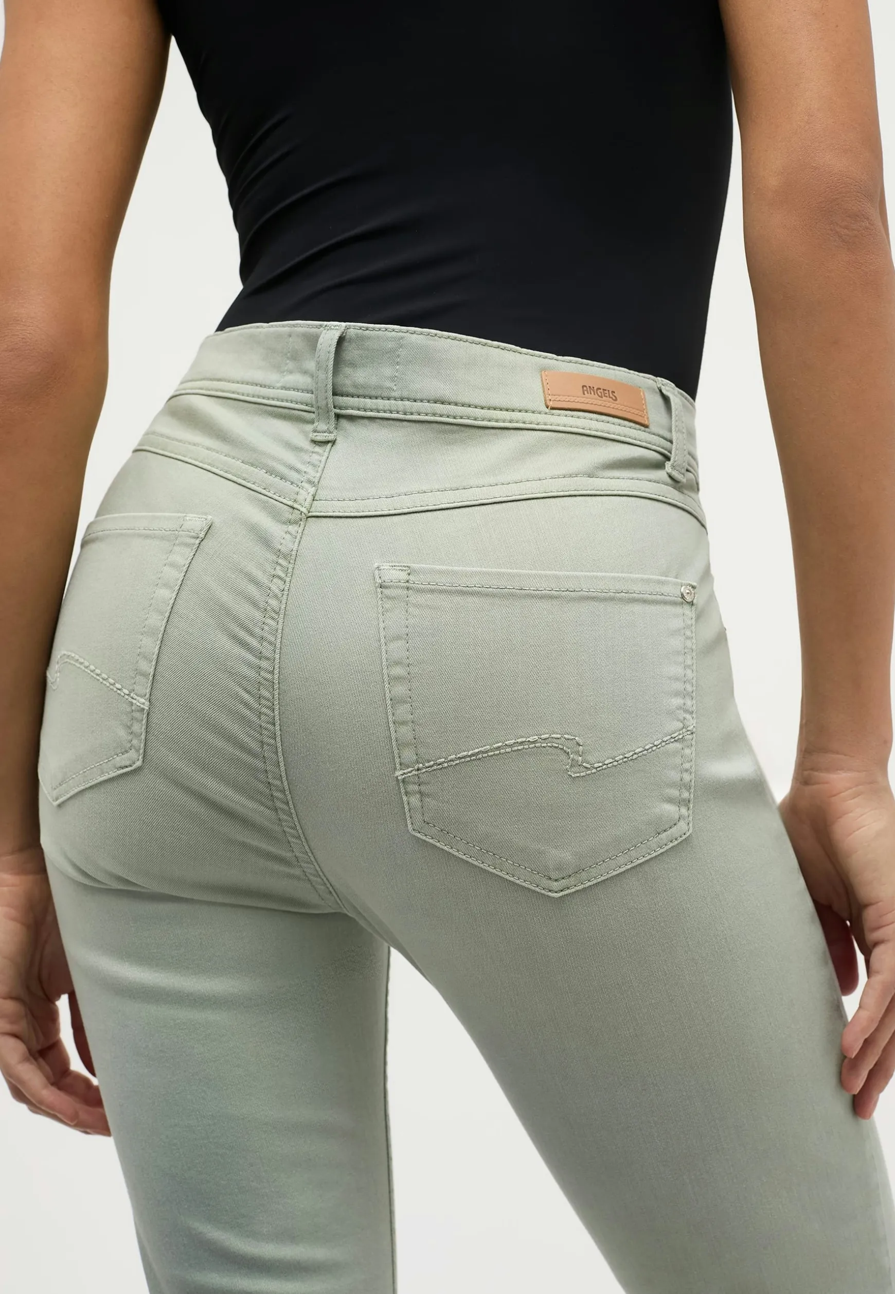 Jeans Ornella with distressed wash