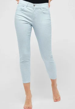 Ornella with houndstooth pattern