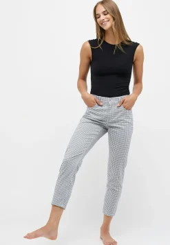 Ornella with houndstooth pattern