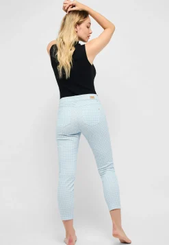 Ornella with houndstooth pattern
