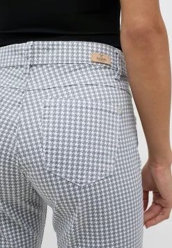 Ornella with houndstooth pattern