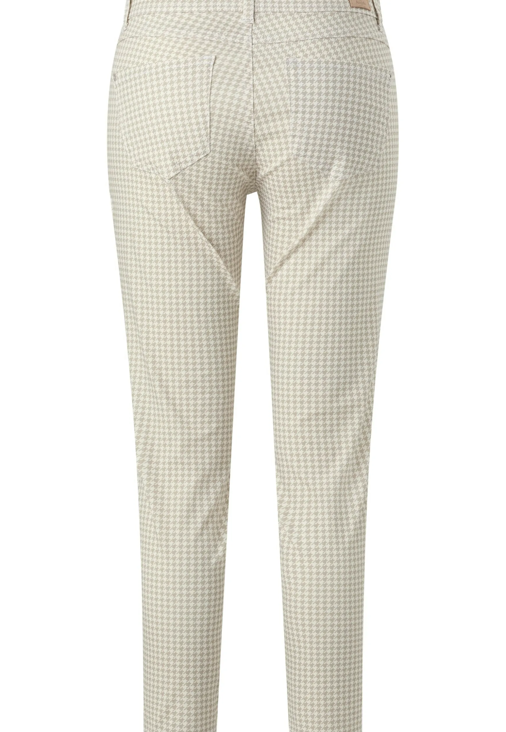 Ornella with houndstooth pattern