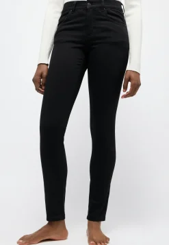 Skinny jeans with authentic denim