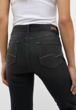Skinny jeans with authentic denim