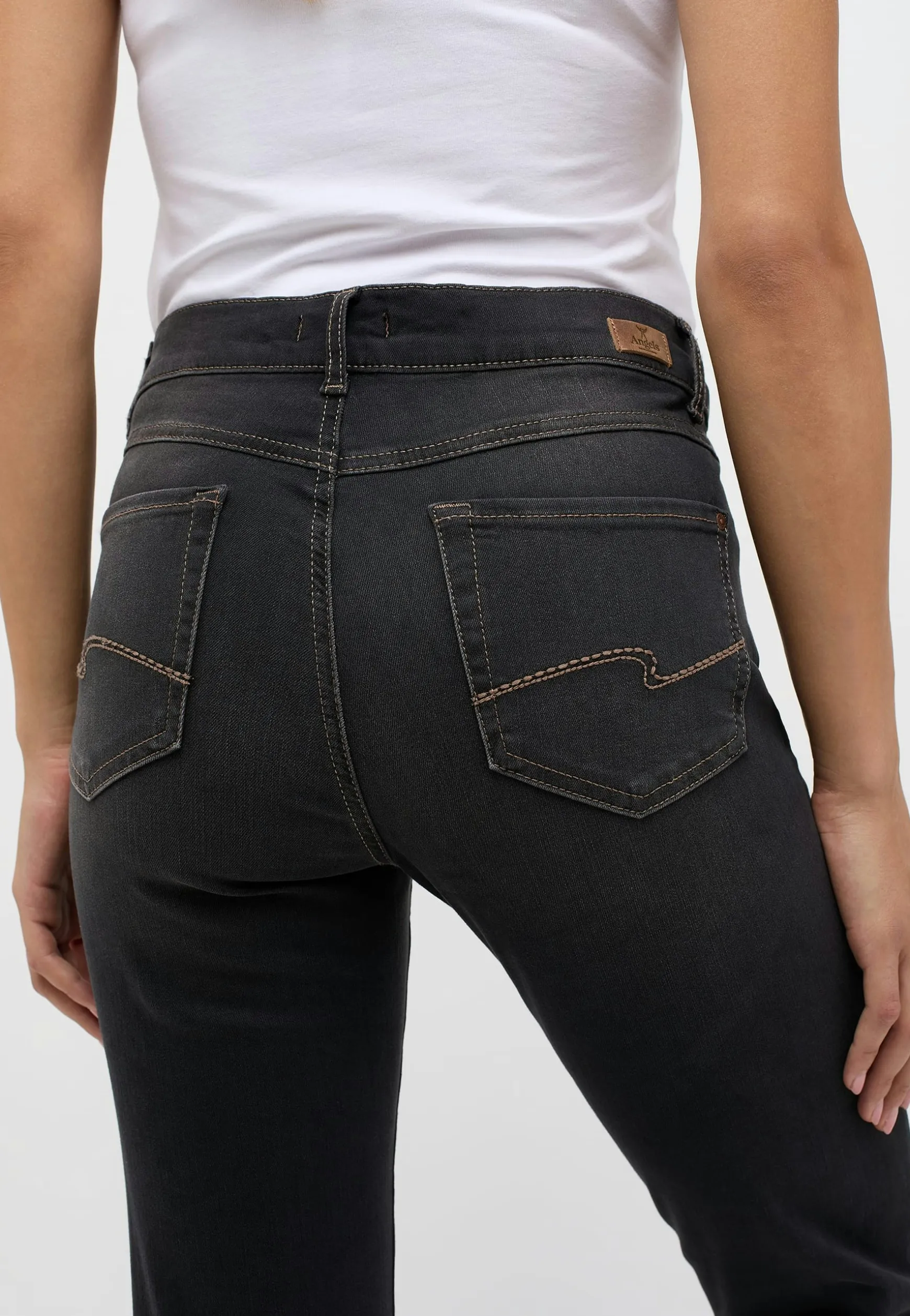 Skinny jeans with authentic denim