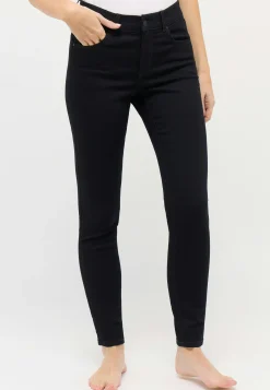 Skinny jeans with clean super stretch denim