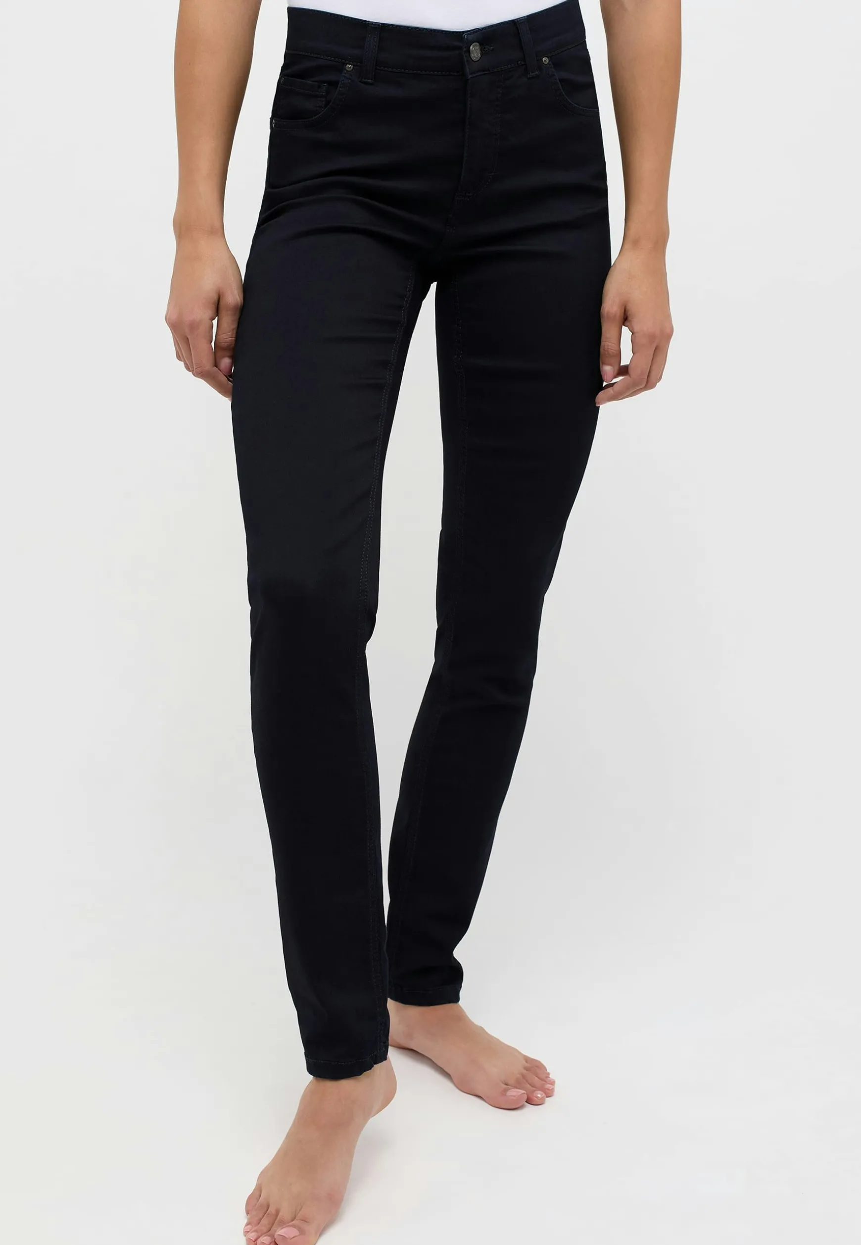 Skinny jeans with clean super stretch denim