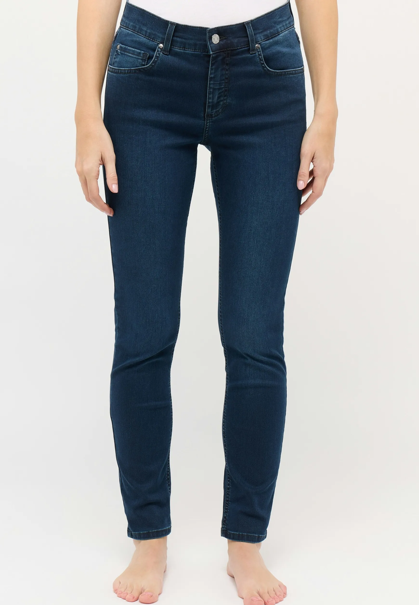 Skinny jeans with clean super stretch denim