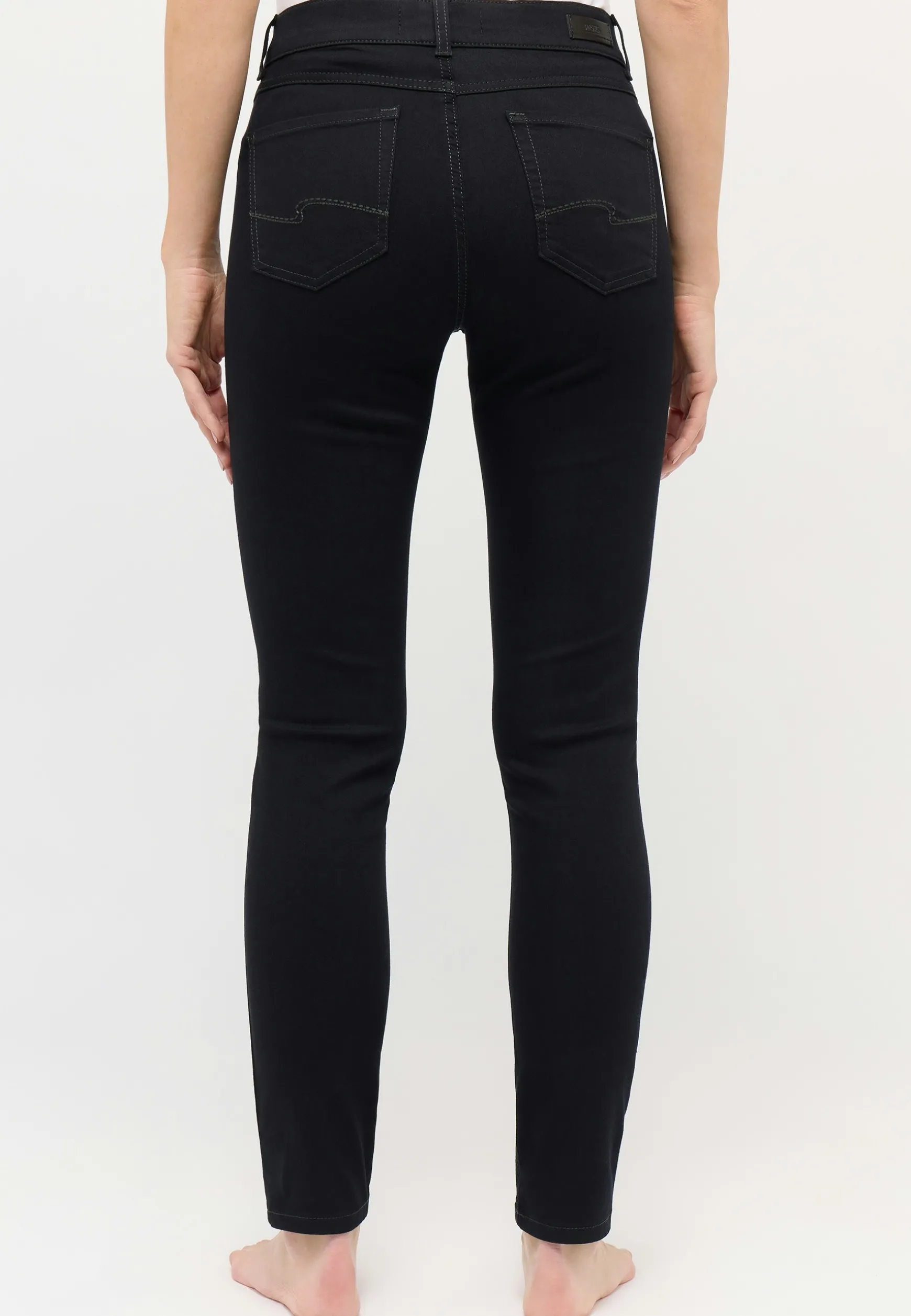 Skinny jeans with clean super stretch denim