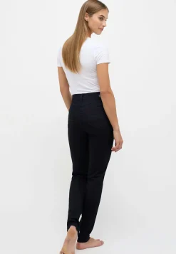Skinny jeans with clean super stretch denim