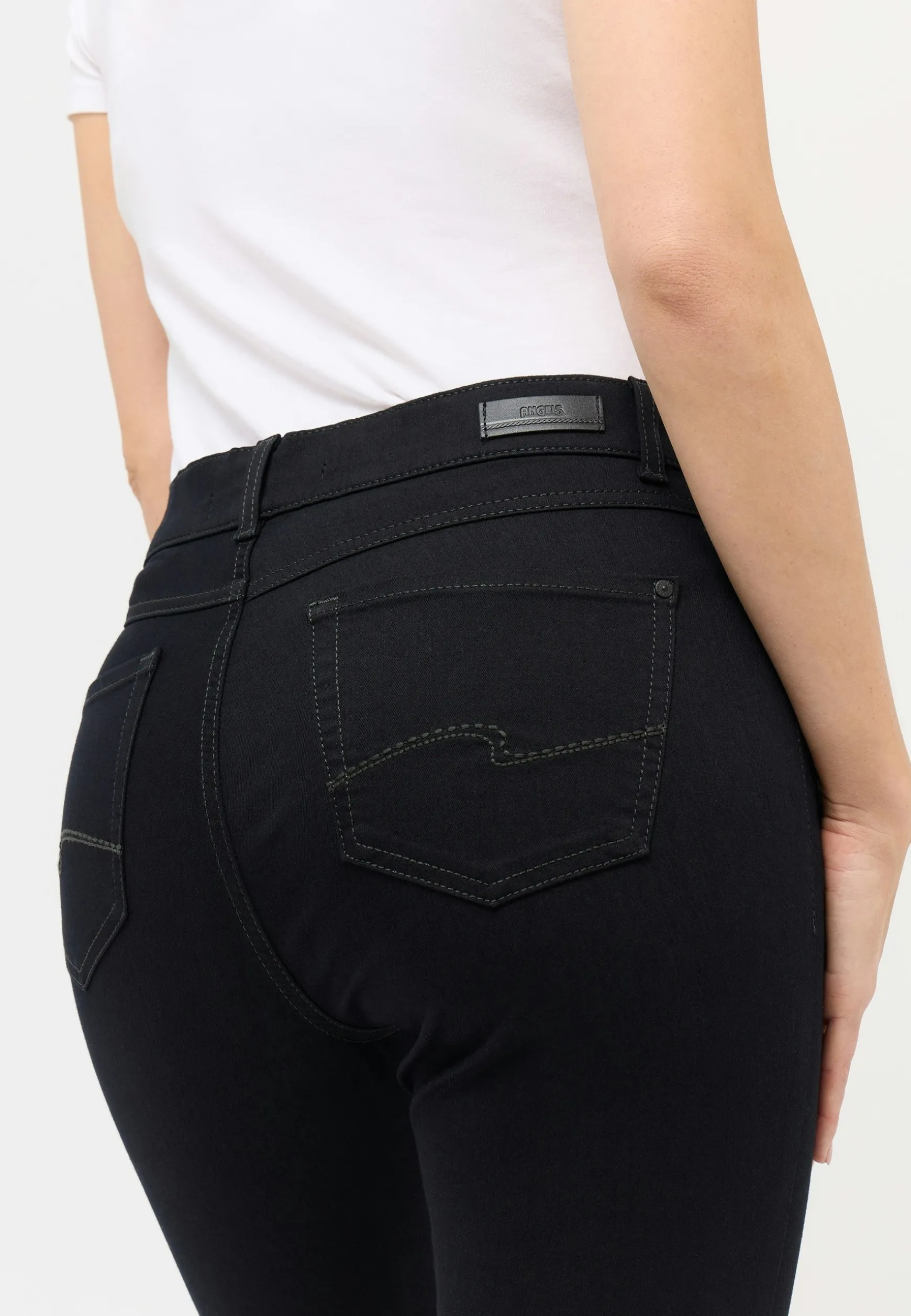 Skinny jeans with clean super stretch denim
