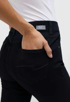 Skinny jeans with clean super stretch denim