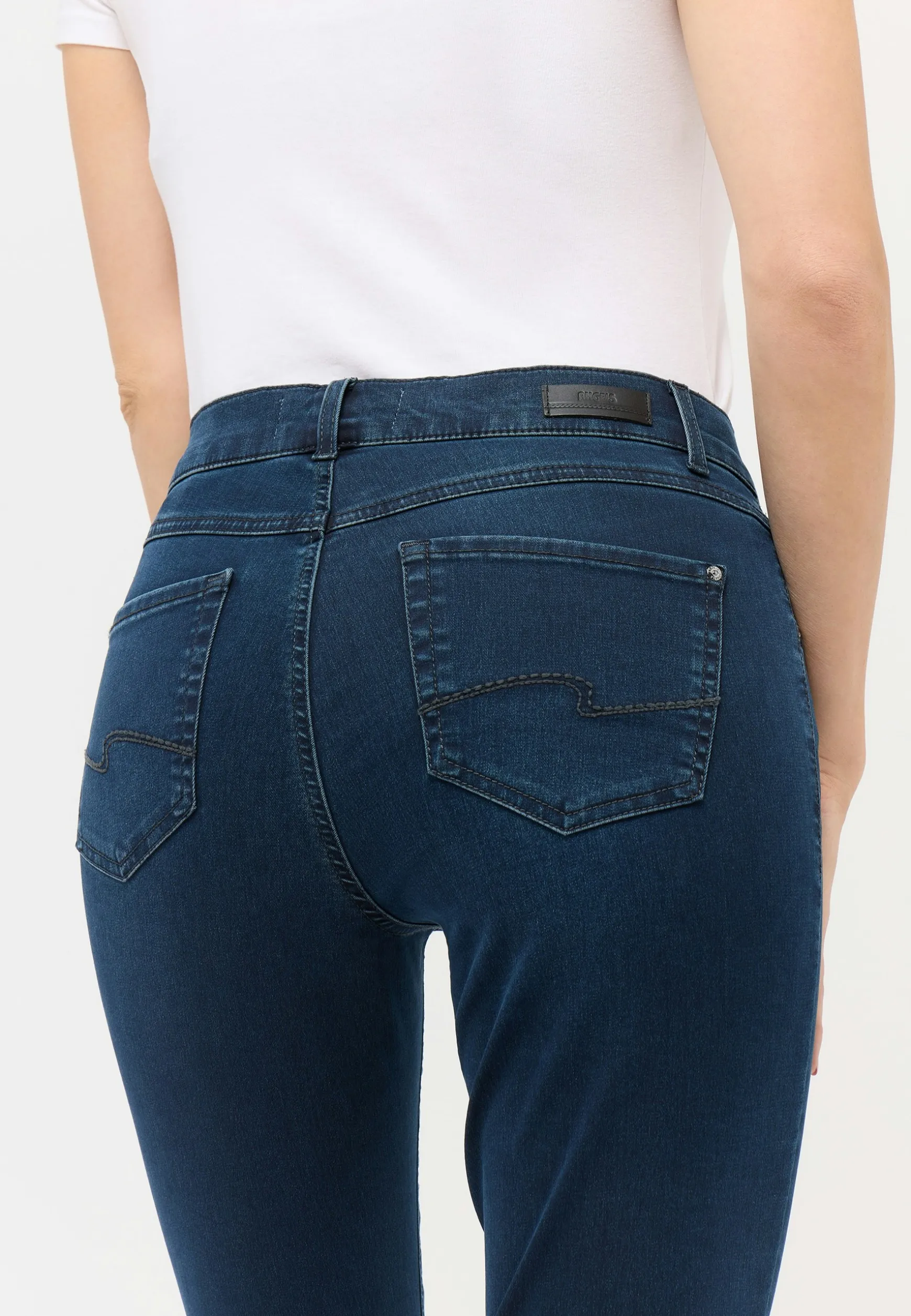 Skinny jeans with clean super stretch denim