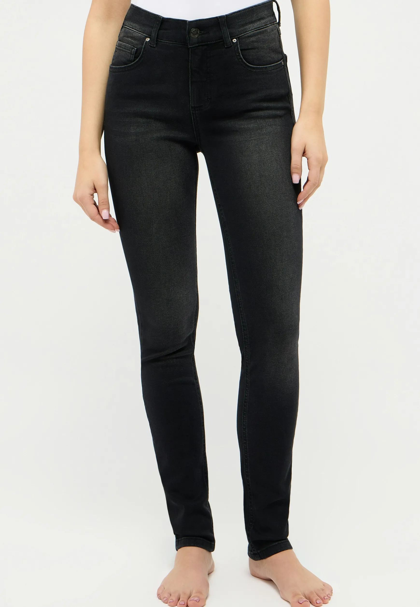 Skinny jeans with used wash
