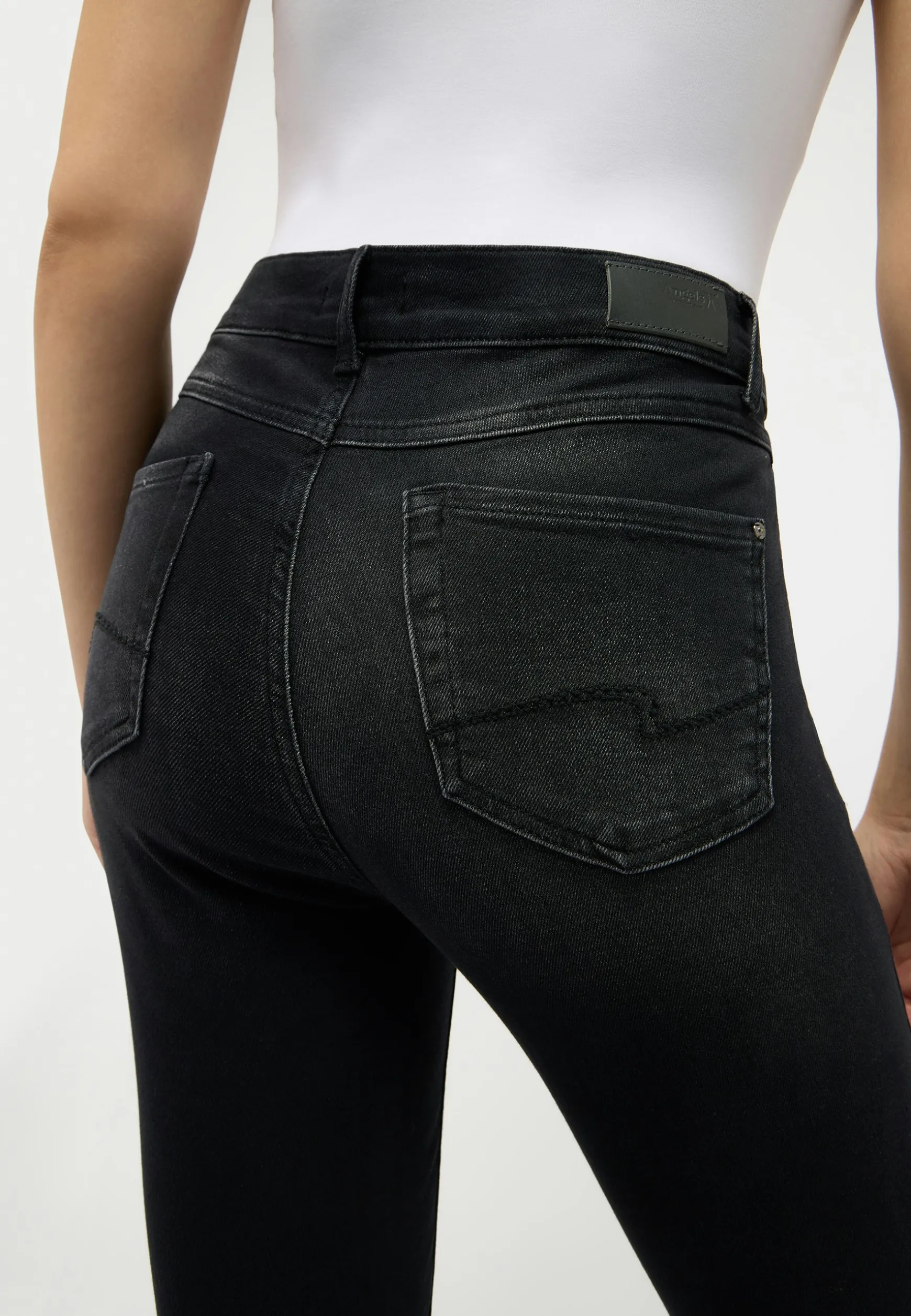 Skinny jeans with used wash