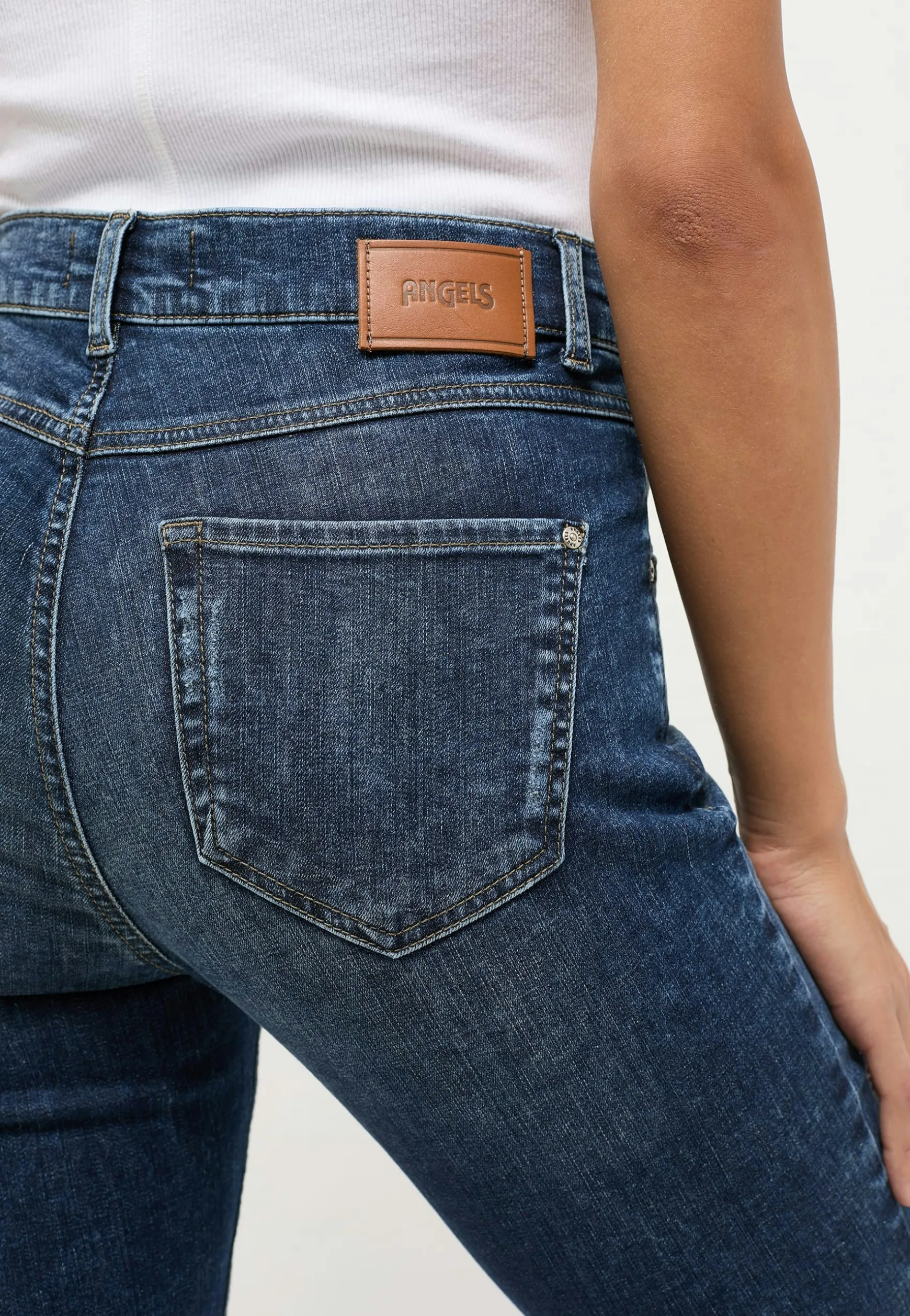 Skinny slit jeans