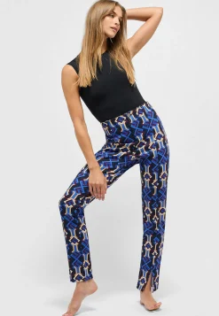 Slit slim trousers with graphic print